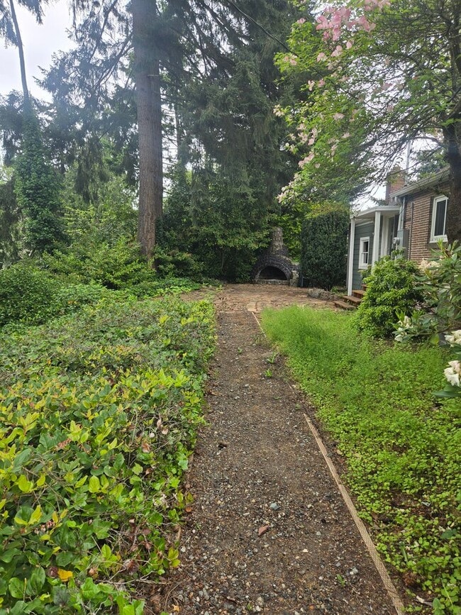 Building Photo - Spacious Single-Story 3 Bed / 2 Bath Home in Federal Way