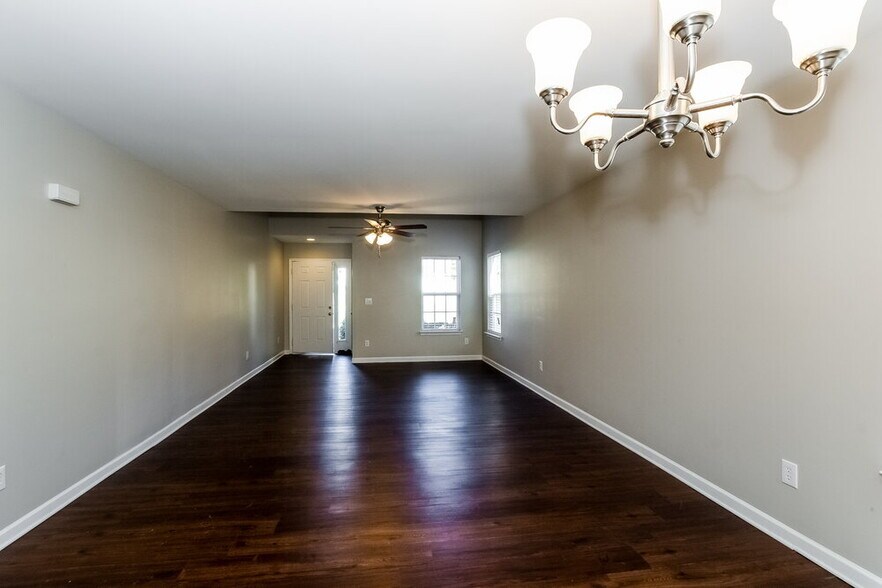 Building Photo - 7017 Hidden Creek Dr