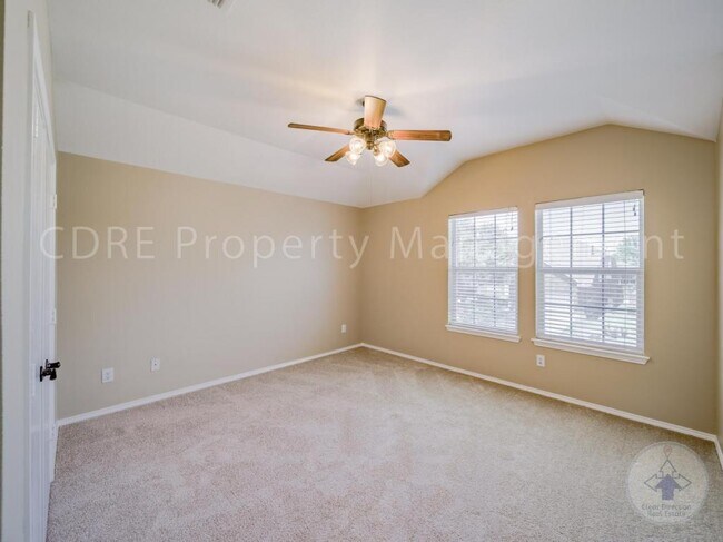 Building Photo - 4016 Summerhill Ln