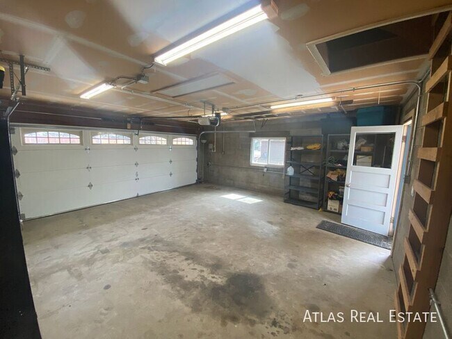 Building Photo - 6201 S Clarkson St