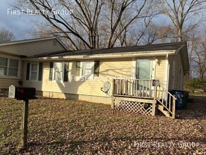 Building Photo - 140 E Market St