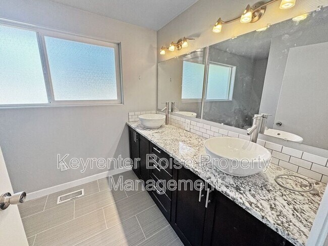 Building Photo - 5603 Centerbrook Dr