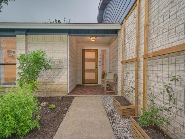 Building Photo - 4908 Dry Oak Trail