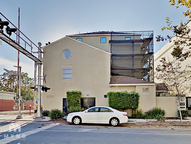 Primary Photo - 400 N First St