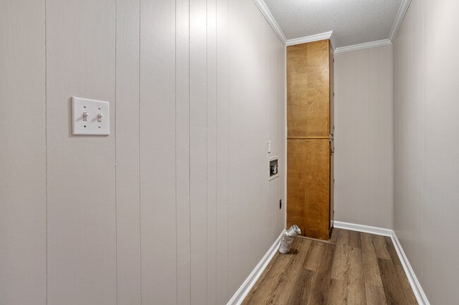 Building Photo - 207 S Hillcrest Dr