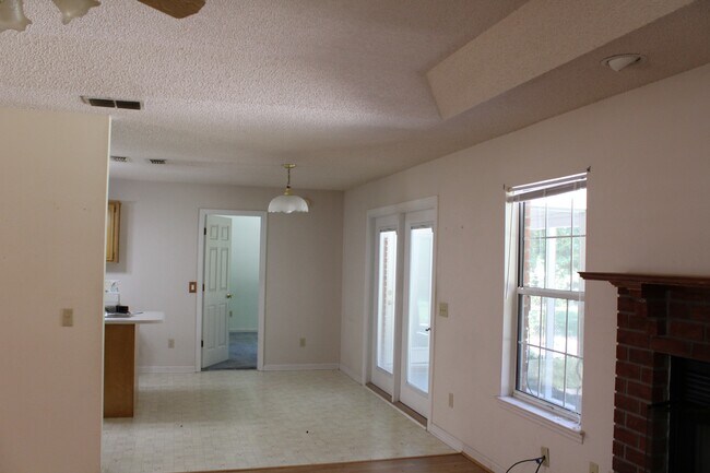 Building Photo - 546 Oak Creek Rd