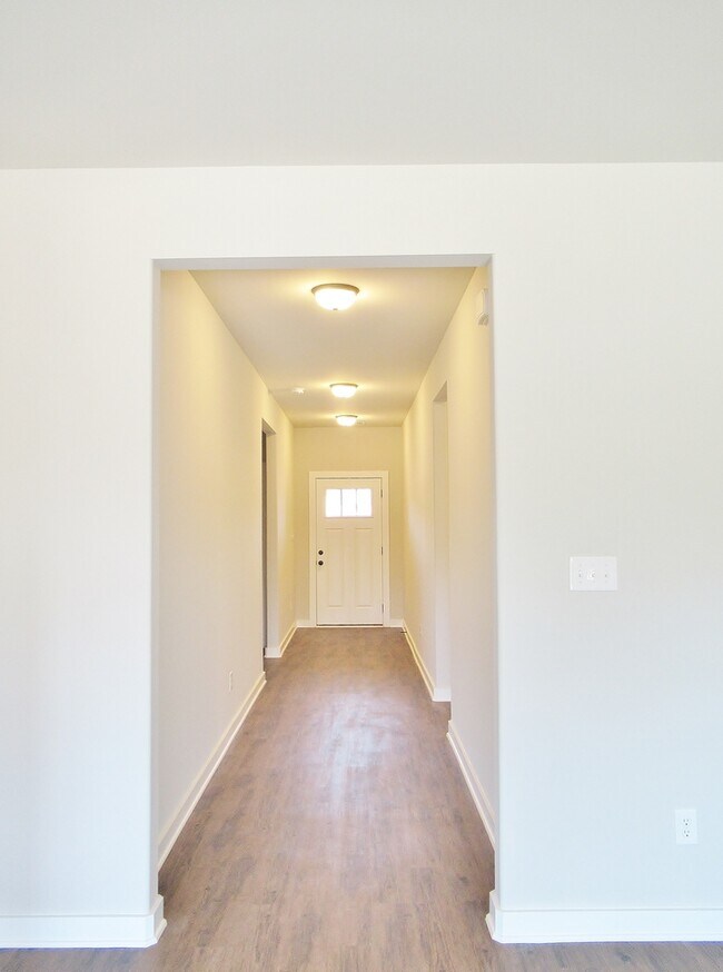 Building Photo - 123 Birch Falls Dr
