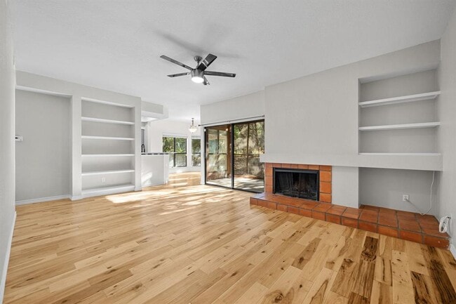 Building Photo - 4711 Spicewood Springs Rd