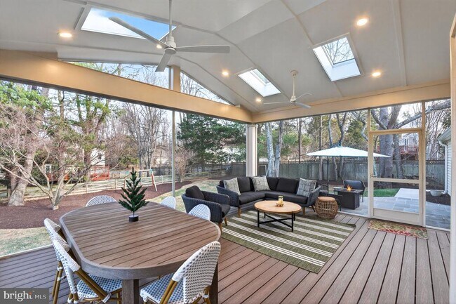 Building Photo - 11922 Holly Spring Dr