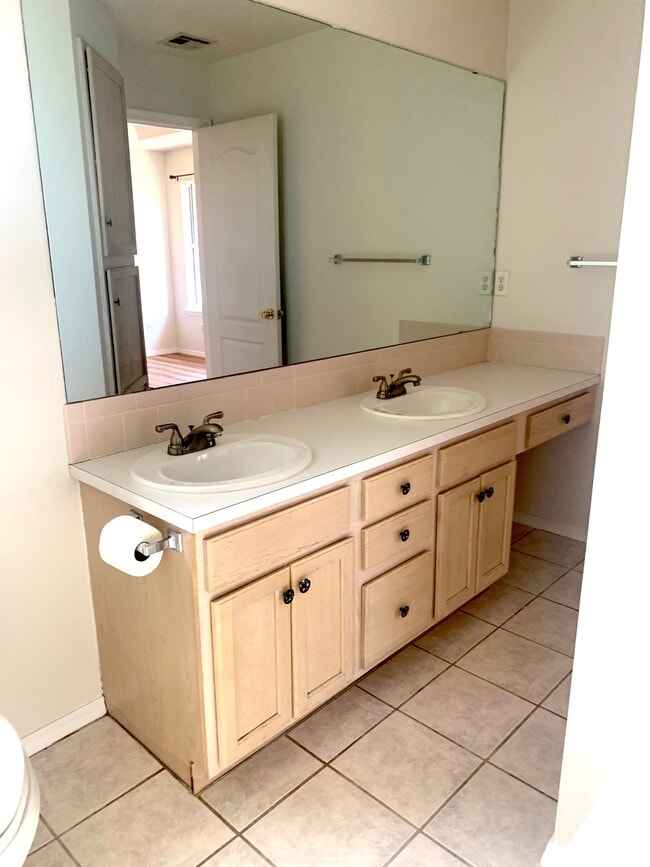 Building Photo - 846 San Juan Dr