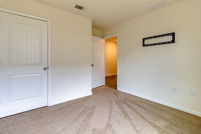 Building Photo - 1034 Limpkin St