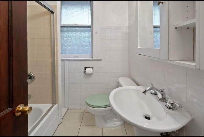 Building Photo - 5048 Devonshire Ave