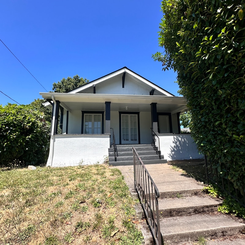 Building Photo - 506 E 17th St