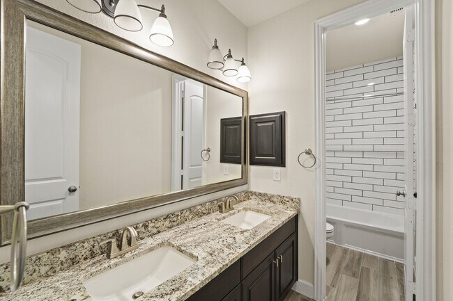 Building Photo - 9339 Fairfield Oaks Ln