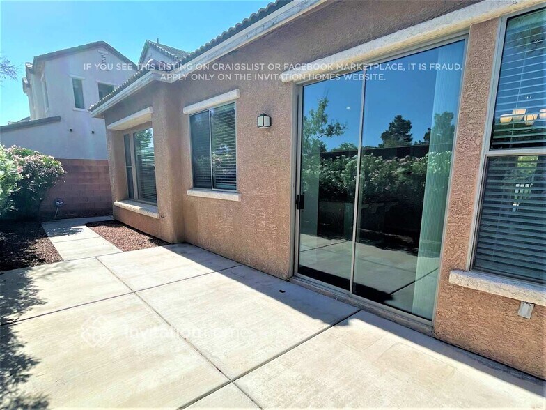 Building Photo - 10463 Foggy Glen Ave