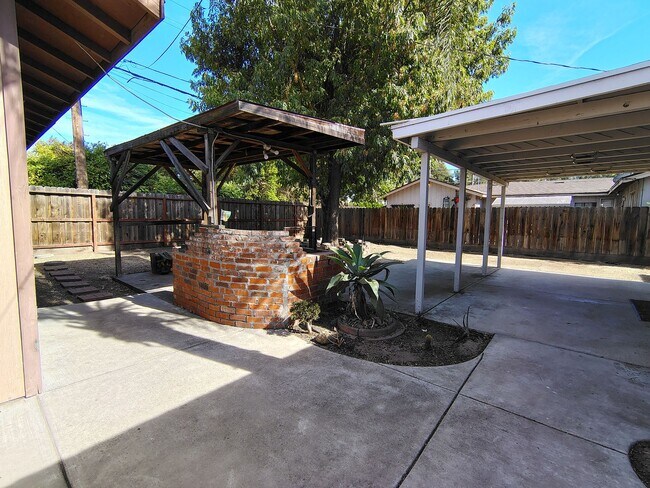 Building Photo - 1806 Enslen Ave