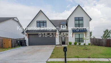 Building Photo - Stunning 4 Bed 3 Bath Broken Arrow Gem