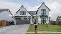 Building Photo - Stunning 4 Bed 3 Bath Broken Arrow Gem