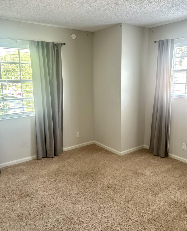 Building Photo - 935 Honeytree Ln