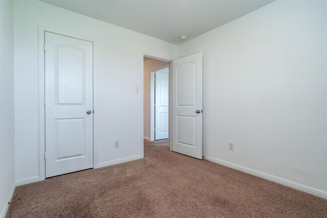 Building Photo - 128 Maywood Ln