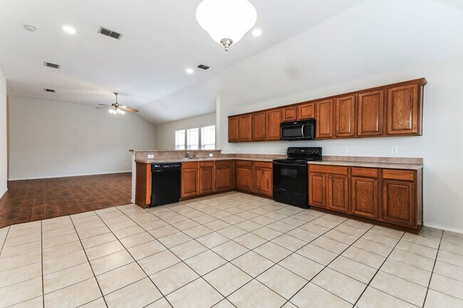 Building Photo - $1,795 4 Bed/2 Bath/2 Garage Ready for Move-in Forney Home in Windmill Farms