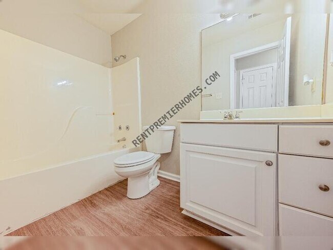Building Photo - 2910 Falcon Ct