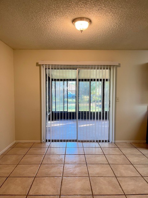 Building Photo - 1821 Oak St