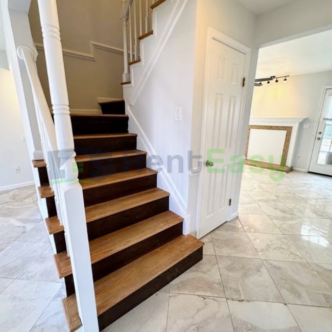 Building Photo - 1329 Millington Ct