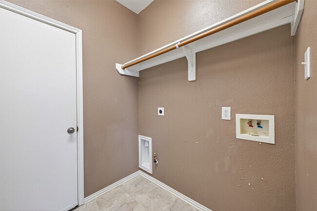 Building Photo - 18818 Flagstone Creek Rd