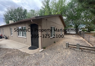 Building Photo - Two Bedroom Home in Central Farmington wit...