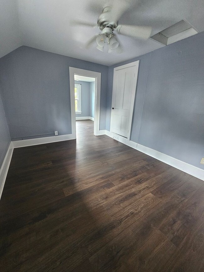 Building Photo - 1209/1211 W 15th St. NO MAINTENANCE WITHOUT APPROVAL call 563-505-0219