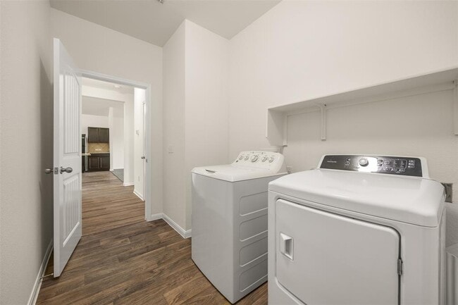 Building Photo - 404 Pentire Way