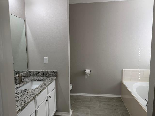 Building Photo - 220 Bonsai Dr