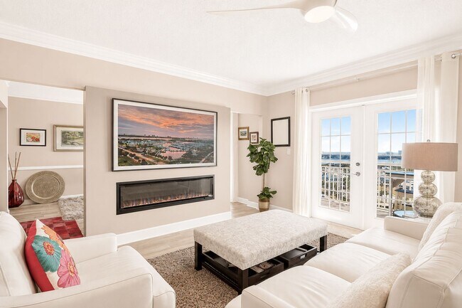 Building Photo - 404 S Beach St