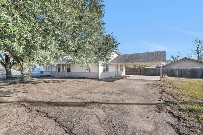 Building Photo - 601 S Cochran St