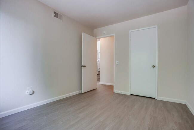 Building Photo - 243-243 N Granados Ave