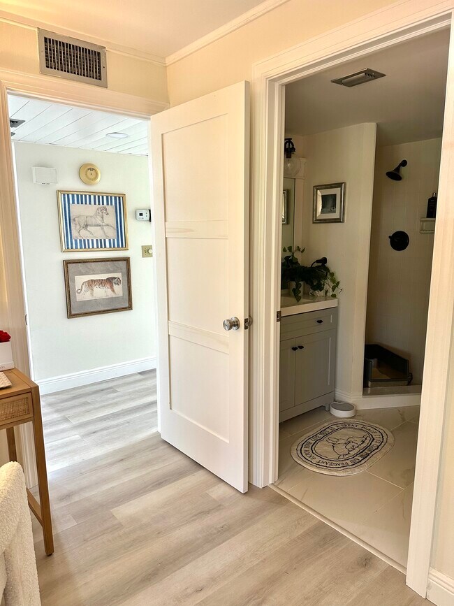 Building Photo - 1083 Forest Lakes Dr