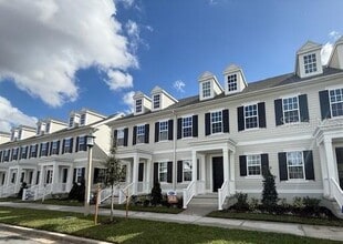 Building Photo - 1913 Seawall Wy