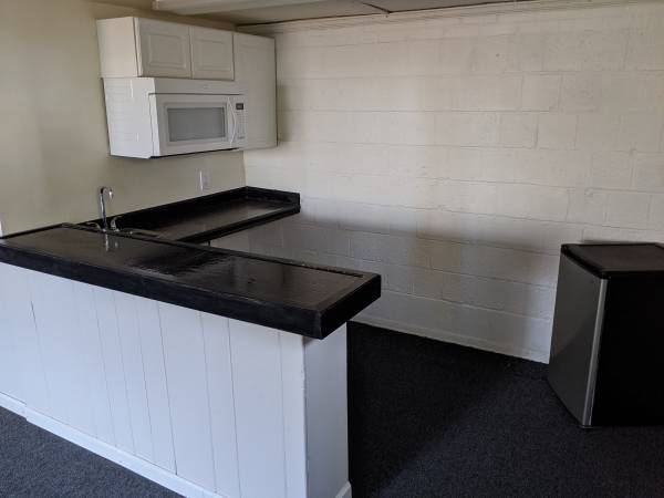 Building Photo - 925 N Montana St