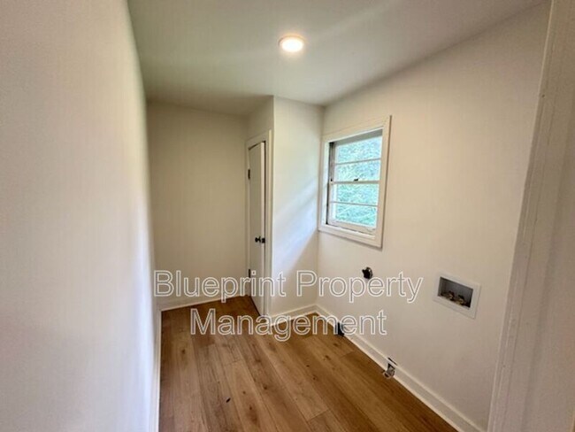 Building Photo - 9836 Redcliff Rd