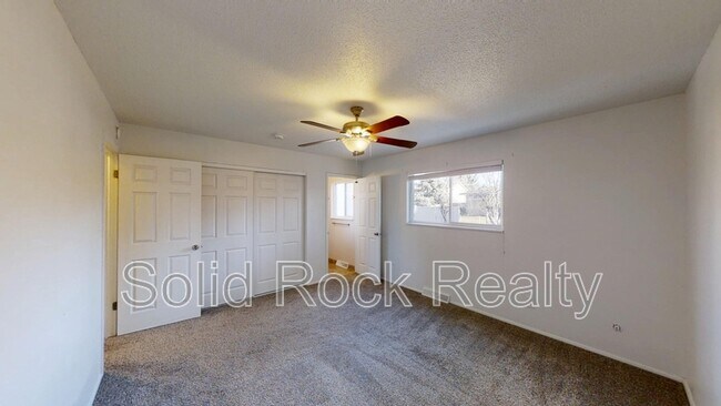 Building Photo - 4811 Villa Cir