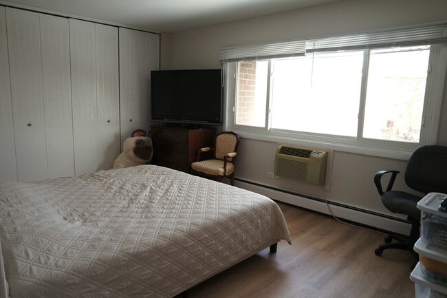 Building Photo - 10381 Dearlove Rd