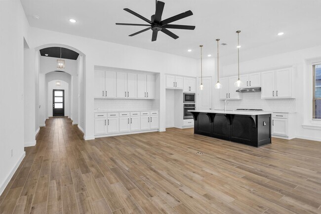 Building Photo - 256 Sky Top Dr