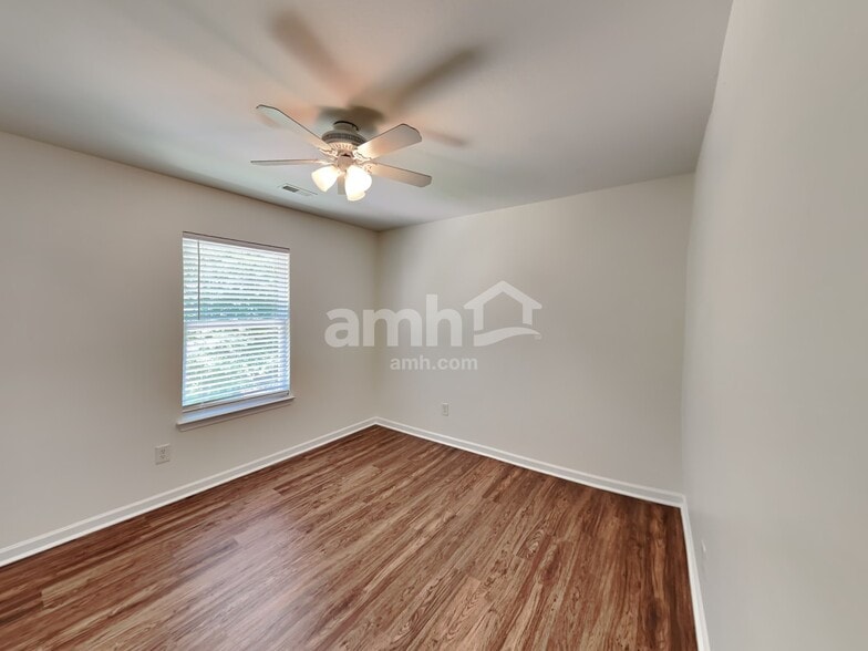 Building Photo - 3801 Wingdale Ct