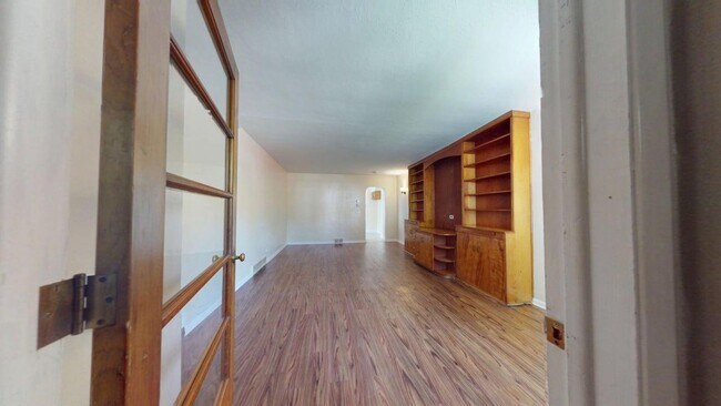 Building Photo - 1288 E 167th St