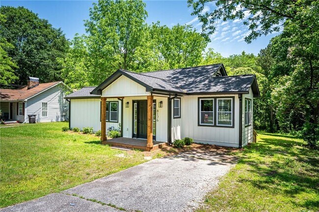 Primary Photo - 8176 Camp St