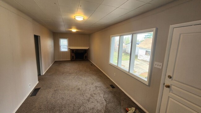 Building Photo - Wonderfully Updated South Hill 3 Bedroom 1...