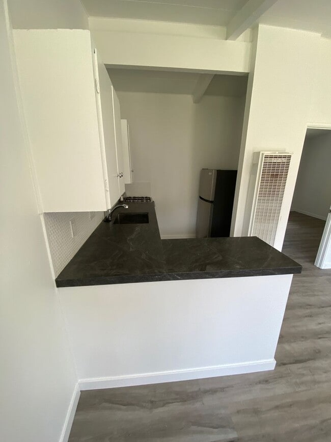 Building Photo - Charming Pacific Grove Duplex - Great for Military Student - Available July 1st