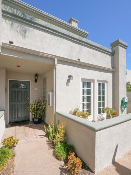 Building Photo - 515 N Gertruda Ave