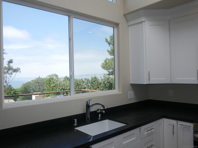 Building Photo - 1637 Kearsarge Rd